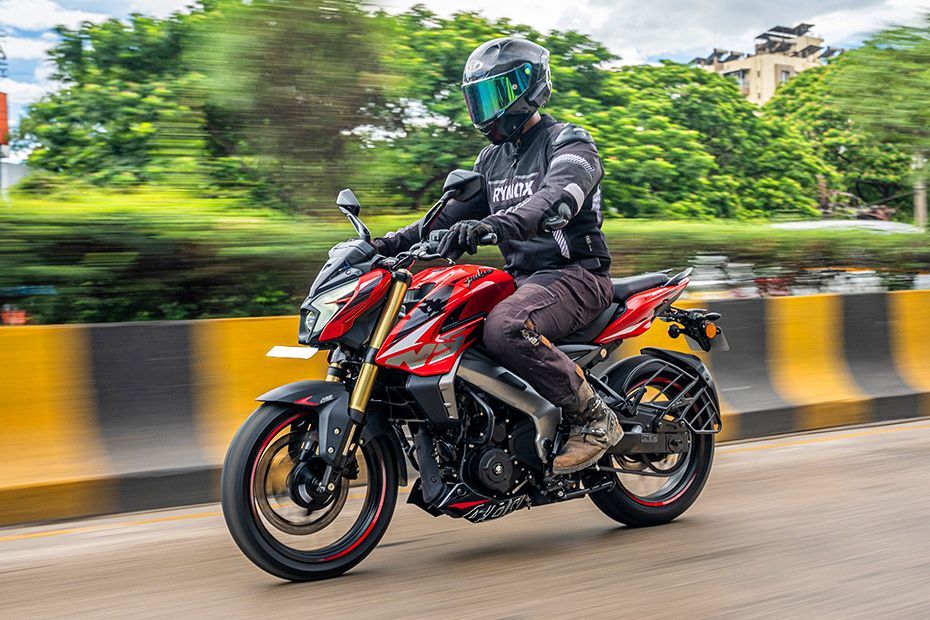 Riding: Front Left Quarter View of Pulsar NS400Z