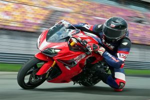 Riding: Front Left Quarter View of Apache RR 310