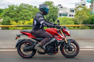 Riding: Side Profile (Right) View Profile View of Pulsar NS400Z