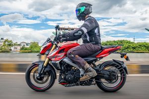 Riding: Side Profile(Left)View of Pulsar NS400Z
