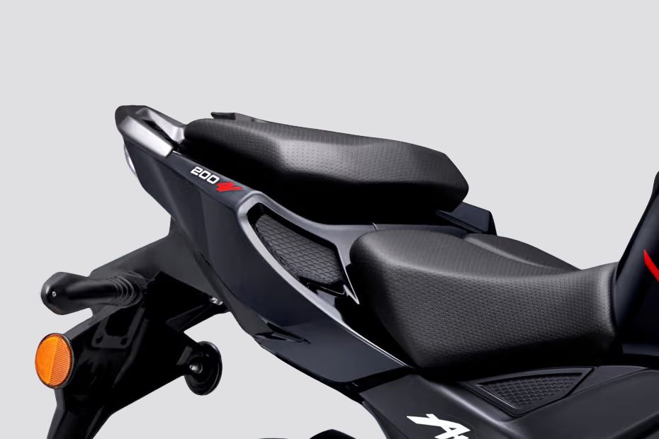 Seat of Apache RTR 200 4V
