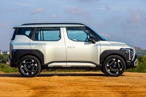 Side Profile View (Right) Image of Syros EV