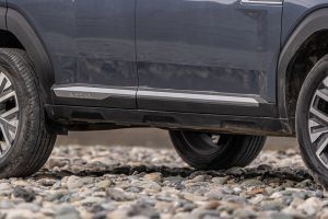 Side Skirt Image of Tekton
