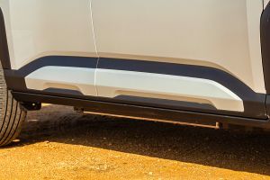 Side Skirt Image of Syros EV