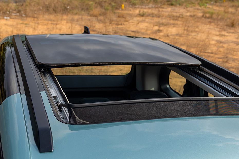 Sunroof (Outside View) Image of Sierra EV