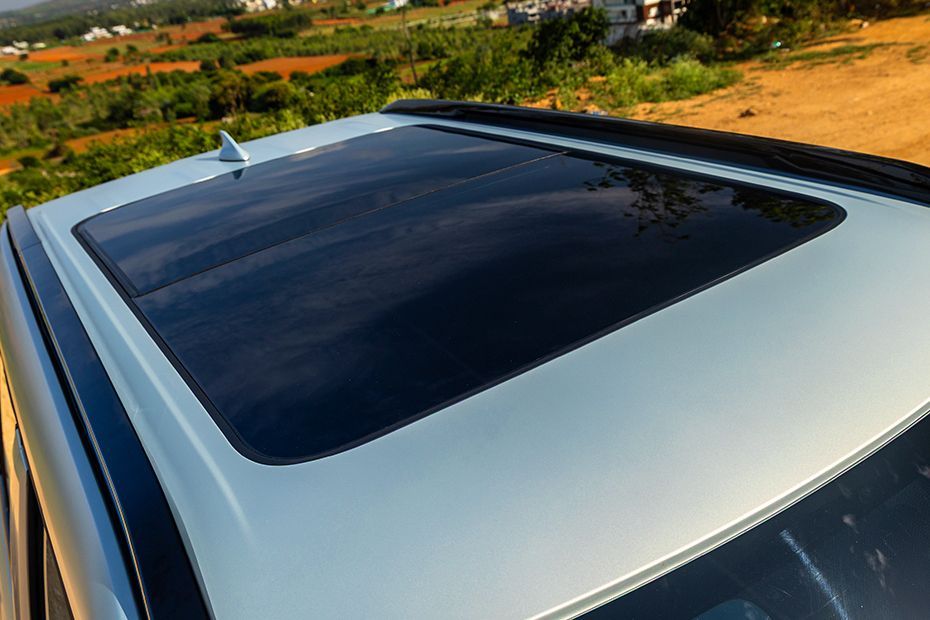 Sunroof (Outside View) Image of Syros EV