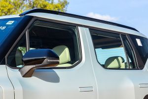Window Line Image of Syros EV