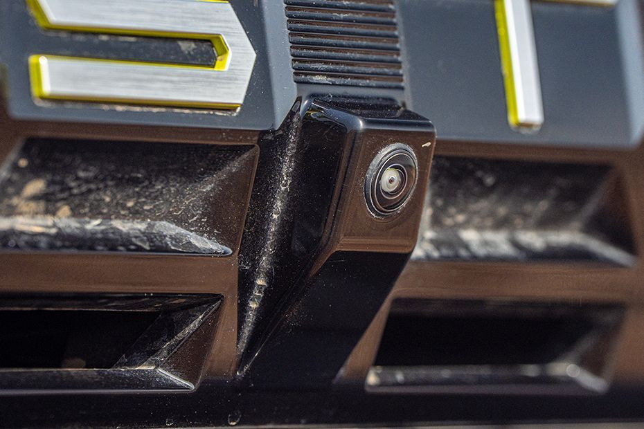 360 Degree Camera (Front) Image of Duster