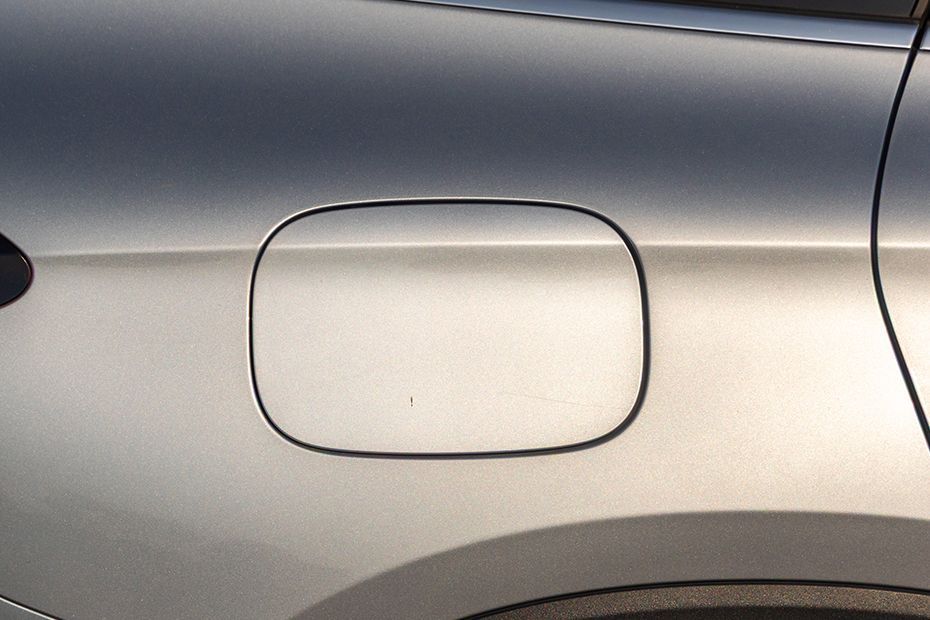 Fuel Lid (Closed) Image of GLC