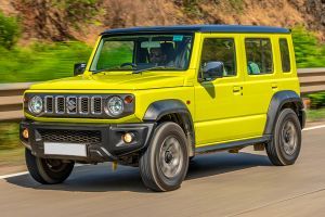 Driving: Front Left Quarter View Image of Jimny