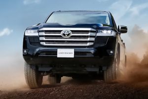 Driving: Front Left Quarter View Image of Land Cruiser 300