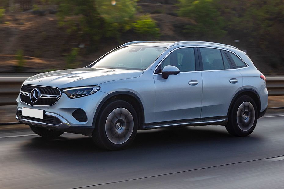 Driving: Front Left Quarter View Image of GLC