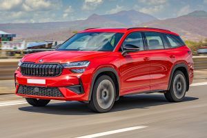 Driving: Front Left Quarter View Image of Kodiaq RS