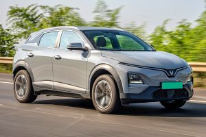 Driving: Front Right Quarter View Image of VF6