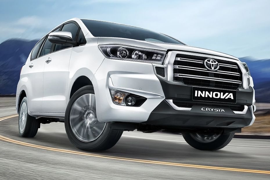 Driving: Front Right Quarter View Image of Innova Crysta