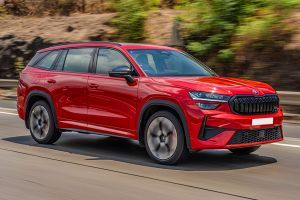 Driving: Front Right Quarter View Image of Kodiaq RS
