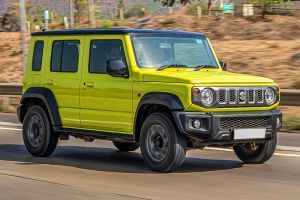 Driving: Front Right Quarter View Image of Jimny