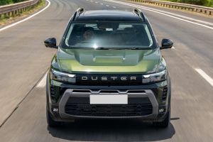 Driving: Front View Image of Duster