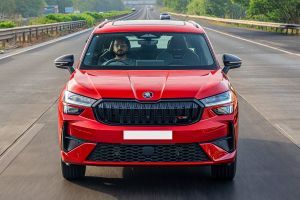 Driving: Front View Image of Kodiaq RS