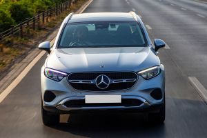 Driving: Front View Image of GLC