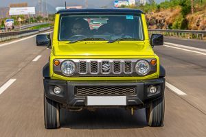 Driving: Front View Image of Jimny