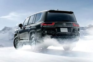 Driving: Rear Left Three Quarter View Image of Land Cruiser 300