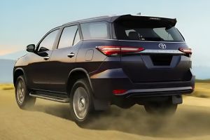 Driving: Rear Left Three Quarter View Image of Fortuner