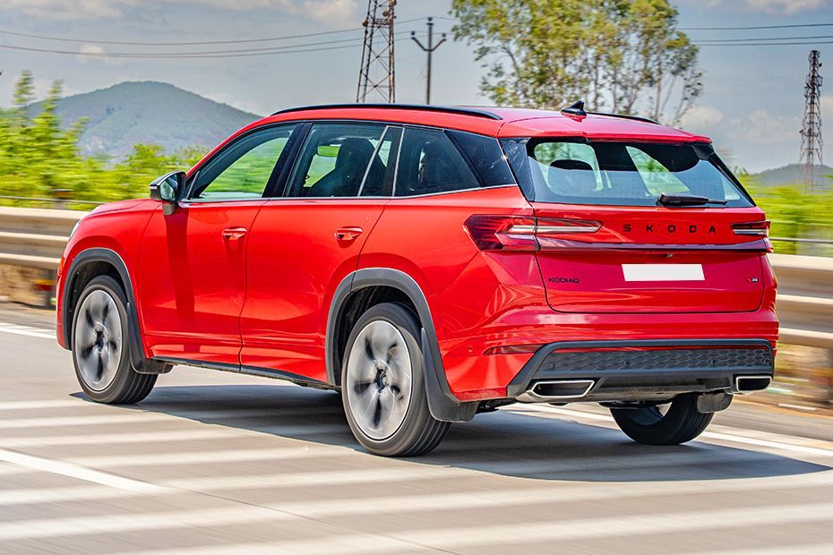 Driving: Rear Left Three Quarter View Image of Kodiaq RS