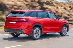 Driving: Rear Right Three Quarter View Image of Kodiaq RS
