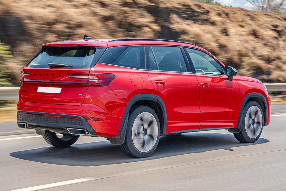 Driving: Rear Right Three Quarter View Image of Kodiaq RS