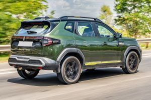Driving: Rear Right Three Quarter View Image of Duster