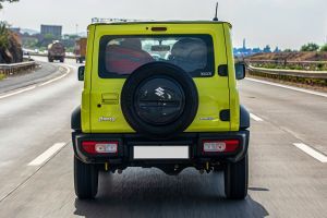 Driving: Rear View Image of Jimny