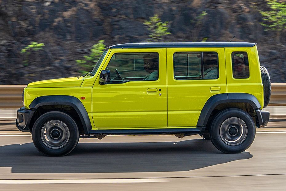 Driving: Side Profile (Left) View Image of Jimny