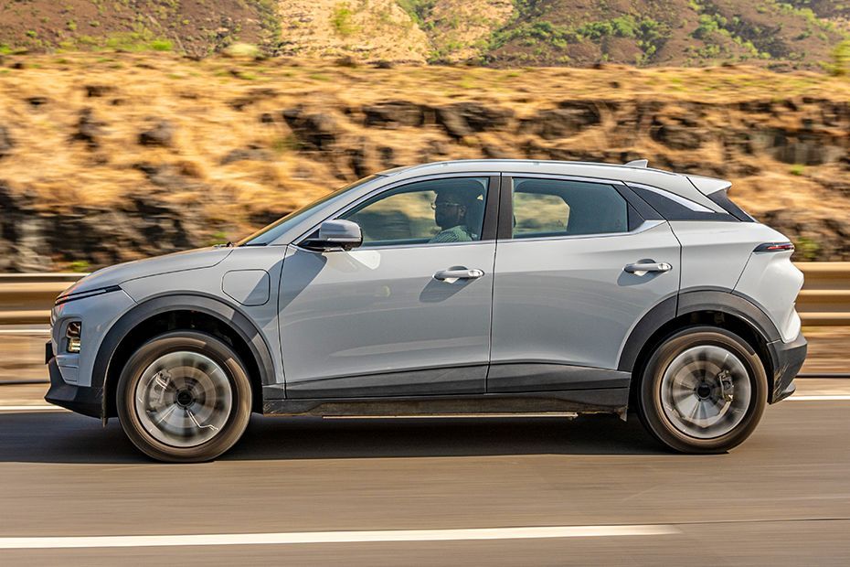 Driving: Side Profile (Left) View Image of VF6