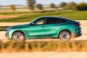 Driving: Side Profile (Left) View Image of X6
