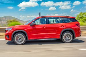 Driving: Side Profile (Left) View Image of Kodiaq RS