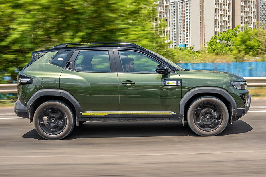 Driving: Side Profile (Right) View Image of Duster