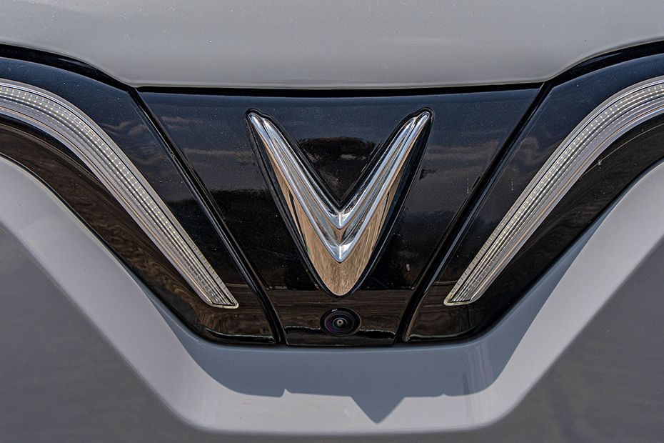 Brand Logo (Front) Image of VF6