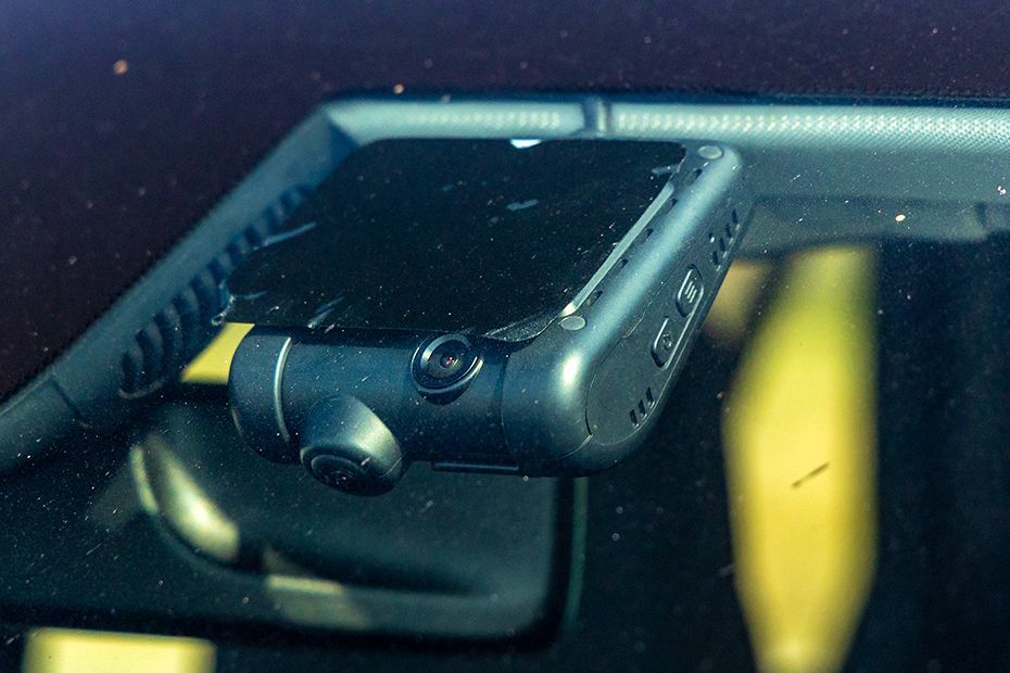 Dashcam (Front) Image of GLC