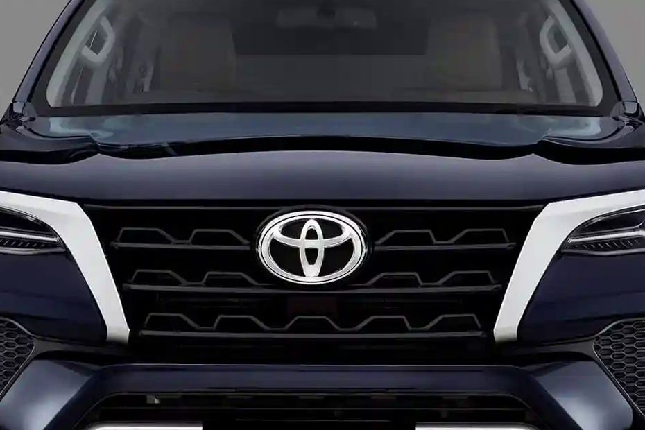 Front Grille Image of Fortuner