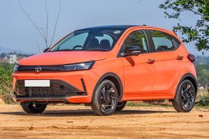 Front Left Quarter View Image of Tiago