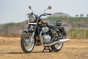 Front Left Quarter View View of Bullet 650