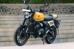 Front Left Quarter View View of Tracker 400