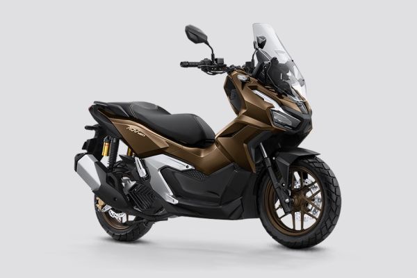 Front Right Quarter View of ADV 160