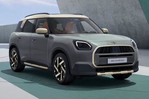 Front Right Quarter View Image of Countryman C