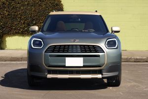 Front View Image of Countryman C
