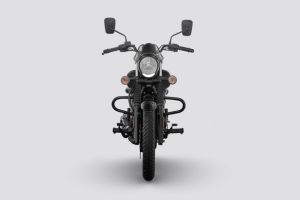 Front View of Avenger 220 Street