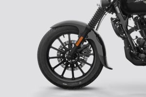 Front Wheel of Avenger 220 Street