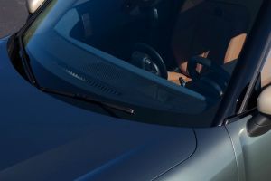 Front Windshield and Wiper Image of Countryman C