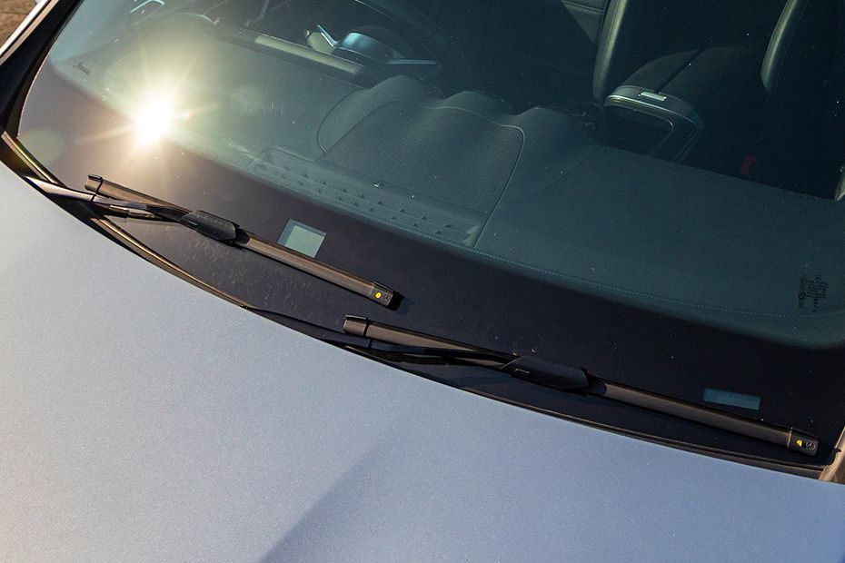 Front Windshield and Wiper Image of GLC